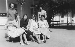 Novembre 1959 � MILIANA
Coll�ge Alphonse DAUDET
----
Christiane CAMILLERI
Evelyne CERDAN
Eliane BA�OS
Yvette FORCADE
Anne-Marie MAUPETIT
Francine TRUCHI