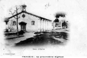 La premi�re �glise de T�n�s fut construite en 1849 , 40 m de long sur 24 de large , elle faisait face � l'Est
----
Elle se trouvait sur la place du monument aux morts (anciennement place de l' Eglise )