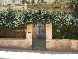Maison de Louis XICLUNA
place du March�
----
actuellement bureau de l'inspecteur d'enseignement