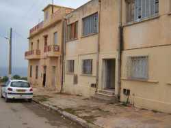 Bloc des enseignants 
construit dans les ann�es 70
Refaite apres le s�isme 54
----
Maison de DERAMCHIA ?
Abdelkader et Mustapha
d�c�d�s lors du naufrage 
du "Jullietta" En 1958