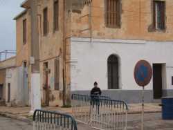 Porte rouge 
ancienne maison 
MEYSONNAT