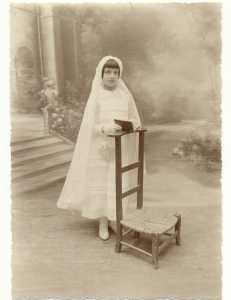 Jeanne Marguerite GARCIA
n�e le 09/12/25 � T�n�s
----
le jour de sa Communion
----
fille de 
Jean-Paul GARCIA 1er 
et Anna PEREZ 
