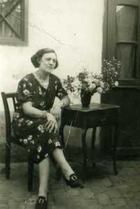 Suzanne AMBROSINO 
(1908-1956)
�pouse d'ATONATTY Nicolas
n� en 1906 � Montenotte
