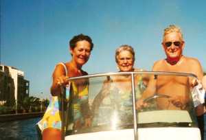 2000 - LE CAP d'AGDE
----
Christiane CAMILLERI
Louisette ANDRE
Jean ANDRE