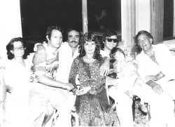 Famille ROMEO - 1974
----
H�l�ne AMALBERTI
n�e AMBROSINO "Pitolette"
Armand ASSANTE
fils de Jojo ASSANTE
ROMEO Marcel
MONTABRIC Monique
AMALBERTI Michel
ASSANTE Jojo
fils de BARBARETTA