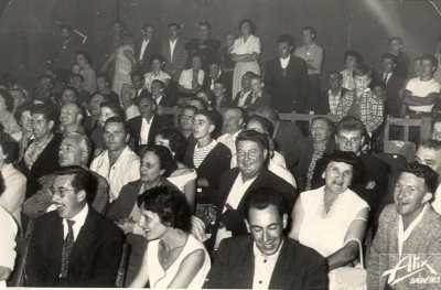 photo Martine AUTHIE
----
F�te ? � Montenotte ?
----
2�me rang � droite :
Jacques AUTHIE
derri�re 
Mr TOUSSAINT
Evelyne SAUZE divorc�e MOULIN
MOULIN  Adrien