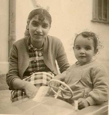 Ma Nounou ...
----
Nous aimerions avoir 
des nouvelles de cette personne
qui a compt� dans notre vie.
Elle habitait Montenotte et �tait employ�e chez Evelyne Authi� Moulin
----
R�ponse de Zr�ra :
Il s'agirait de Khadidja DAOUD, divorc�e de DEBZA Abdelkader et d�c�d�e en 2007