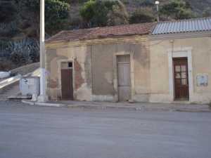 2009
Maison AMBROSINO au pied de la GRIMPETTE
La porte marron de gauche: 
Maison de P�p� AMBROSINO
porte marron d droite :
Maison de Georges BA�OS