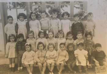 Juin 1950
Ecole des soeurs
----
rang du haut:
4- JL LAMARQUE
5- Jean BEAUSSIER
(assassin� en 1957)
7- Robert PEYSSERAND
(enlev� en 1957) 
8- Robert BEAUSSIER
rang du milieu:
1- H�l�ne LOISON
3- Jean Louis RETIF
rang du bas:
2- Claude SANCHEZ
3- Jacqueline RETIF
