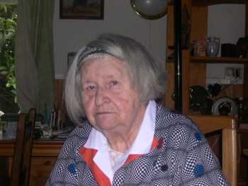Marcelle BEAUSSIER
----
n�e en 1918 
(90 ans en 2008) 
2�me �pouse d' Henri Beaussier
A travaill� longtemps � la poste, notamment avec Camille Parcot
Les derni�res ann�es, 
travaillait � la Mairie de T�n�s
Elle vit sa retraite � 
Port la Nouvelle (11) 