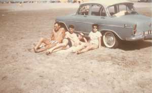 Ao�t 1962 Ste Marie de la Mer
Georget et "Vonvon" XIMENES
Christian LAFAGE
Marie Jeanne BENSAID