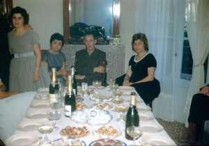 Mars 1960
----
Maddy SEROR
Nina VERSACE
un Militaire ?
Evelyne BENSAID