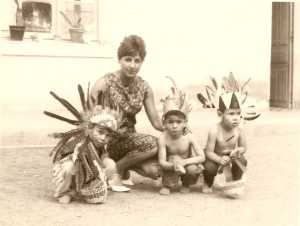Evelyne BENSA�D
et 3 "indiens"