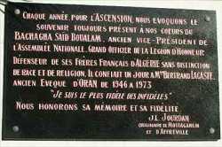 Nimes
La plaque � la M�moire du Bachaga