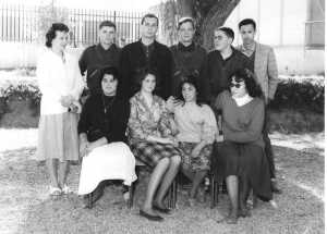Lyc�e d'Orl�ansville
classe de seconde commerciale 
sp�ciale A
----
Mme GAYS 
(prof Dactylo et Droit Social)
Jean BICHARD-BREAUD
Jean Paul CAMILLERI
Bruno GOTNICH
Alain RAU
KEBIR (Relizane)
Les Filles assises : 
?
future �pouse du Colonel RETOUT
DJORDEM A�cha
Mme LEMAITRE
(prof d'�conomie politique)
