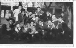 13 Mai 1958
Pensionnat St Joseph
la descente au GG
----
GUERITE
ROSEAU
X
Jean Paul CAMILLERI
LOUCHO
F.....
G......
X....
BERNARDI
GOMES
Daniel MANSION
X
ROUX-PARIS
X
X