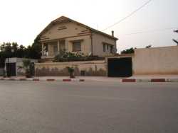 sur la route de Cherchell
Derni�re Maison de la 
Famille CAMILLERI 
(en location) 
habit�e de 1960 � 1962 
avant l'Exode