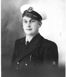 BIZERTE - 1939
Alexandre CAMILLERI 
en officier de marine