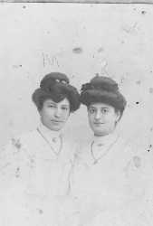 Marie CAMILLERI
d�c�d�e � 107 ans
Louisette MAGRO
n�e en 1886, �pousera 
Alexis MONTES, 4 enfants
