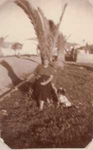 LE GUELTA
----
Gillette CAUMARTIN
�pouse de Kl�ber
avec son chien