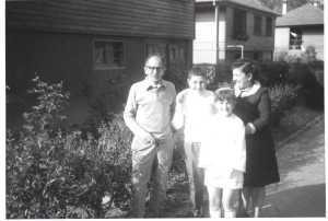 Communion d'Isabelle CERVERA
Gaby CERVERA, Christian, Isabelle et C�cile CERVERA n�e Thierry