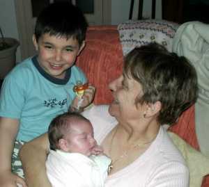Jeannine CERVERA
�pouse de Georges
n�e PAYA
----
avec 2 de leurs petits enfants
ALEXIS & AMBRE
