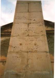 Le Monument aux Morts de T�n�s
transf�r� en 1962 au Cimeti�re
----
ce monuments r�capitulait tous les morts de la r�gion
...
Flatters
Hanoteau
Francis Garnier
Paul Robert
Pointe Rouge
Rabelais 
....
