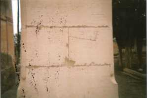 Le Monument aux Morts de T�n�s
transf�r� en 1962 au Cimeti�re
----
� droite on peut lire:
MEGUENOUN
ESPOSITO
...