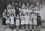 Classe de Mme RAU
1948 - 1949
----
De haut en bas 
de gauche � droite : 
2�me rang 

4- Ouchaa
8- Janine GASSIER

3�me rang :

3- Zoulikha FEKIRI
6- Rab�a KOUADRI 
7- TERGHENI Yamna