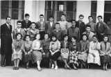 TENES 1955-1956
Classe de Gilbert SALA
--- en haut --- 
1- CHAOUCH Ahmed 
3- MIMOUNI ?
5- Jean Pierre SINTES
6- Marcel CLAIREVOIE
7- Roger SADOK
--- Au mileu --- 
1. MEFTAHI Mohamed
3- Georges GOTNICH
ou Marc CANO
5- BENSAHLI Hassan
--- en bas --- 
1- Jacqueline FICHET
2- Z�hira TOUAIBIA
3- Christiane GRENET 
(p�re directeur de la prison)
4- ROUSSELET Marie-Th�r�se
5- Anita BENSAID
6- SEROR Bernadette
7- KOUADRI Rab�a
8- Annie FICHET 