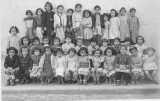 1952-1953
Maternelle 
----
la 6�me au 1er rang
Helyett Lacurie 
Assise ,1�re � gauche :Fouzia FODIL
Debout,3�me � partir de la droite:
Fatma-Zohra ALEM