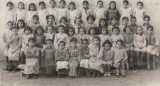 1950 - 1951
CE1 - Mle Dupin
----
de haut en bas
----
2�me rang 
3: BENSAHLI Bahia 
5: Claude BERTRAND
6: Marie Th�r�se ANTOMORI
3�me rang 
1: EL DEIKA
2: Arlette LOFFREDO
5: Luce MEYSONNAT
6: Raymonde LLORENS
7: Madeleine RIGAIL
8: Monique MONTABRIC
9: Denise YUNGMANN
10: Genevi�ve SCHMITT
11: Anne Marie PORTEILLA
4�me rang 
7: Anissa DERAMCHIA