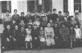 1955 / 1956
----
rang du haut :
5- Henri YVARS

rang du milieu :
2- Alain RAU
5- LOFFREDO

rang du bas :
2- Elyane BA�OS
3- Jocelyne VICIDOMINI
5- Ren�e SINTES
7- Christiane CAMILLERI
8- Marie-Th�r�se ANTOMORI
9- Baya BEN HAMADI


