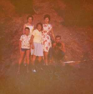 Jean-louis MARINI
derriere Anne-Marie WOLF
au milieu Annie MARINI
Jeannine CELESTIN
et Jean COULIN