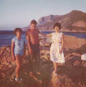 Annie MARINI
Jean COULIN 
Jeannine CELESTIN
(d'INKERMAN, en vacances � T�n�s) 