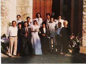 Famille CUCINIELLO
mariage de Pascale
la fille � Vincent
----
en haut :
Vincent
Jean-Marie
Antoine GIRO
Andr�
en bas :
Alexandre
Michelle
Jacques
Pascale
fille d'Alexandre la mari�e
Virginie "Maman de tous"
Eric (le mari�)
Marie-Paule
Francine
Il manque Th�r�se
