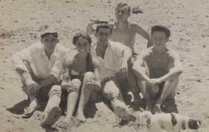 Jacques CUCINIELLO
et ses Copains
----
TUESTA Andr�
?
LOFREDO Claude
JP SINTES (le coiffeur)
CUCINIELLO Jacques