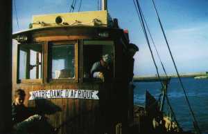 le Notre Dame d'Afrique
----
A la passerelle 
CUCINIELLO Vincent P�re
� gauche 
Vincent CUCINIELLO fils