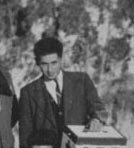 Ma�mar BELAZIZ
"Tchikiss"
en 1951
----
Footballeur � l'UST de 16 � 18 ans
d�c�d� le 1er janvier 1963 