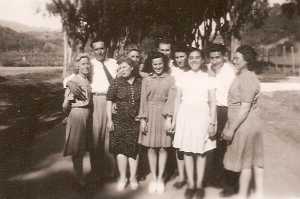 Gauche � droite : 
Antoinette LUBRANO
Lucien ALBENTOSA 
et son �pouse
Henriette ALBENTOSA
Jean Di MEGLIO
Ren�e Albentosa
Lucien Lubrano
Devant:
Alexandrine Assanto
et sa fille Liliane
future �pouse 
de G�g� Lubrano
Charlette Ambrosino
future �pouse de Georgeot Banos
Viviane Banos
�pouse de Hyacinte Albentosa