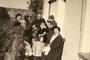 1953  
Charlette Ambrosino
Lucienne Di M�glio
Jean Di M�glio
Alain Di M�glio
G�g� Lubrano(cach�)
Antoinette LUBRANO
Devant Annie Di M�glio
Marie Jos�e Lubrano
Liliane LUBRANO
