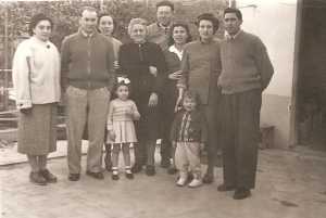 Charlette
Jean Di M�glio
Lucienne Di M�glio
Viviane ALBENTOSA
Son fils Jean-Pierre ALBENTOSA
et son �pouse Yvette ALBENTOSA
n�e ROSTOLL
Ren�e ALBENTOSA (fille de Viviane)
et son mari Jeannot GONZALES
Les enfants :
Annie Di M�glio
Marie Laure Albentosa 
fille de Jeannot
(DCD dans tremblement de terre en 1954 )