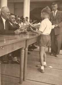 Remise du 1er Prix par le Maire 
BORTOLOTI J�rome Camille
� Alain DI MEGLIO.
� droite Jacques FICHET