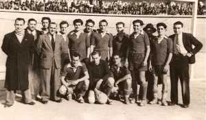 1946
Stade municipal d'Alger
Equipe de L'OMR 
Jean Di MEGLIO debout
5 �me en partant de la droite.