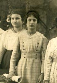 C�line ESPOSITO
----
fille de Pierre-Antoine
et C�leste LOFFREDO
n�e � T�n�s en 1898
�pousera en 1920 
FARRUGIA Maurice
d�c�d�e en 1981 