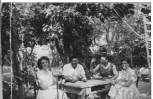 Maison SUIRE � Montenotte
----
Danielle ESPOSITO
Louis BAURIN
Yvette BAURIN
Liliane ESPOSITO