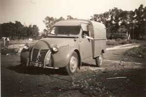 Roland FEREDJ
dans la 2CV de Mr CHOUKROUN