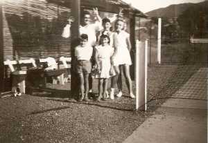 Famille FEREDJ
au Tennis � T�n�s
----
Serge SEROR
Fernande DUPIN
Huguette FEREDJ
Roland FEREDJ
Sylvie FEREDJ