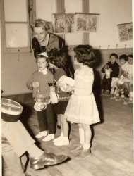 F�te de l'�cole maternelle
Hughette FEREDJ
et ?