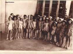 les Lutins
----
Gauche � Droite
1 - Madeleine RIGAIL
4- Elyane BA�OS
7- Christiane CAMILLERI
8- Marie-Th�r�se ANTOMORI
Droite � Gauche
4 - Anissa DERAMCHIA